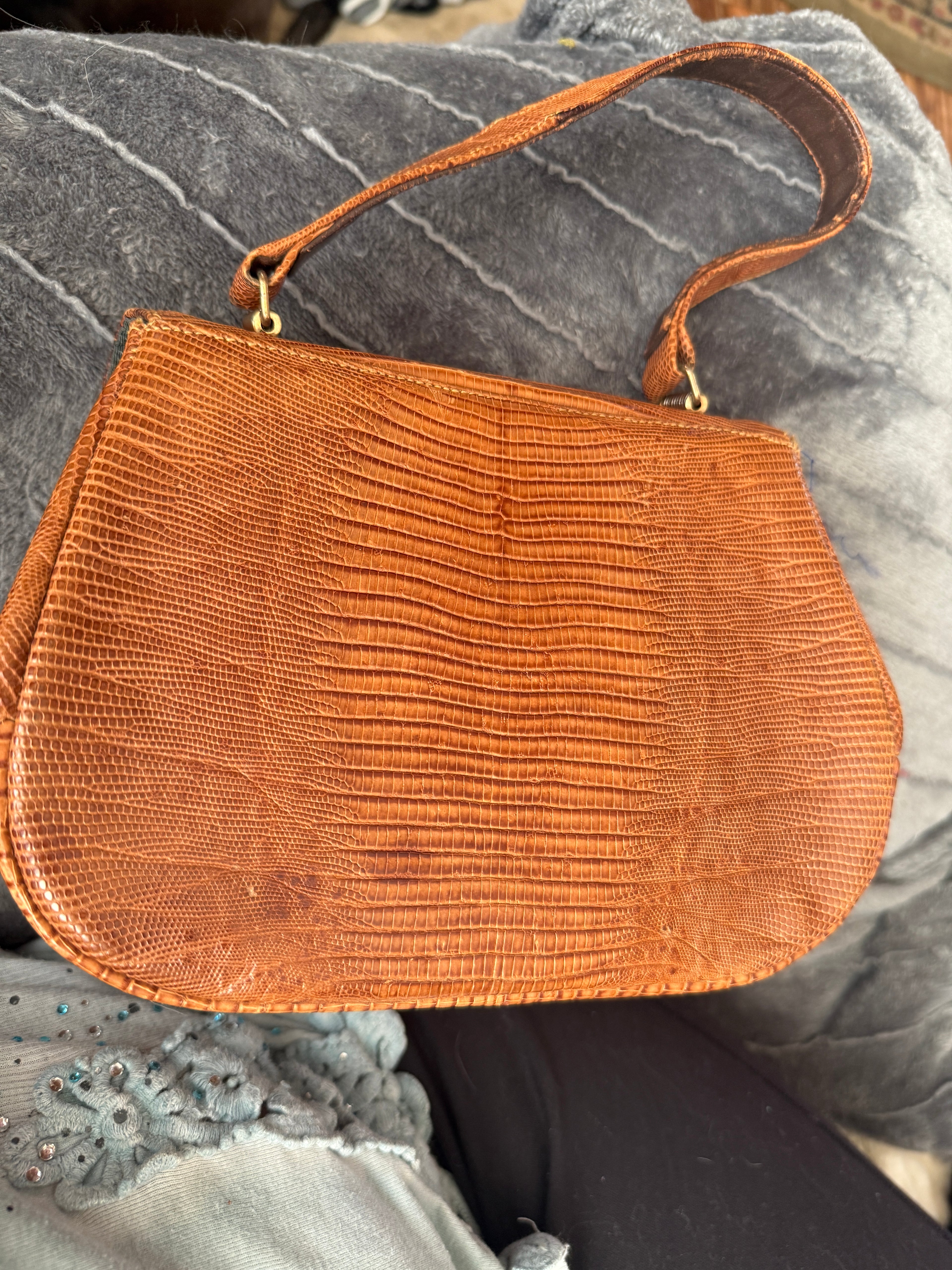 Vintage Cognac Brown Lizard-Embossed Handbag - Mid-Century Style Turn-Lock Purse